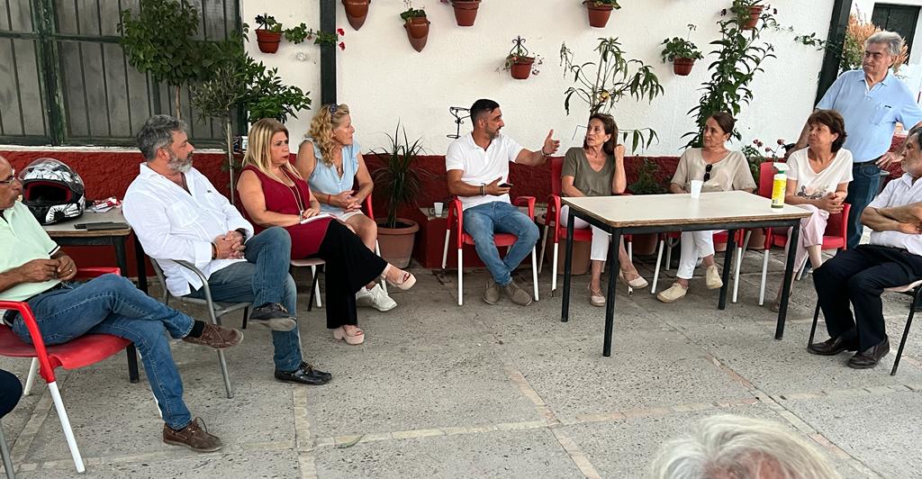 Reunión de la alcaldesa con afectados por el incendio de julio