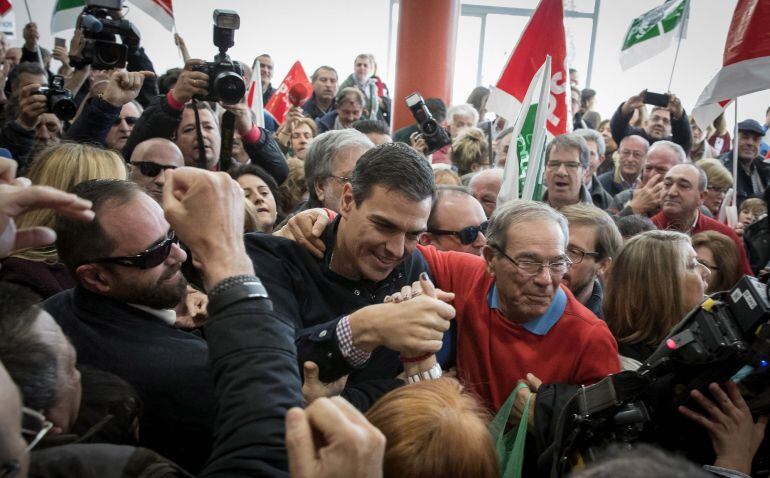 El exsecretario general del PSOE Pedro Sánchez, el día que presentó su candidatura a las primarias del partido en Dos Hermanas (Sevilla).