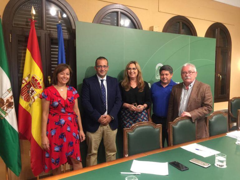 Las autoridades durante la presentación de los datos del Plan Verano 