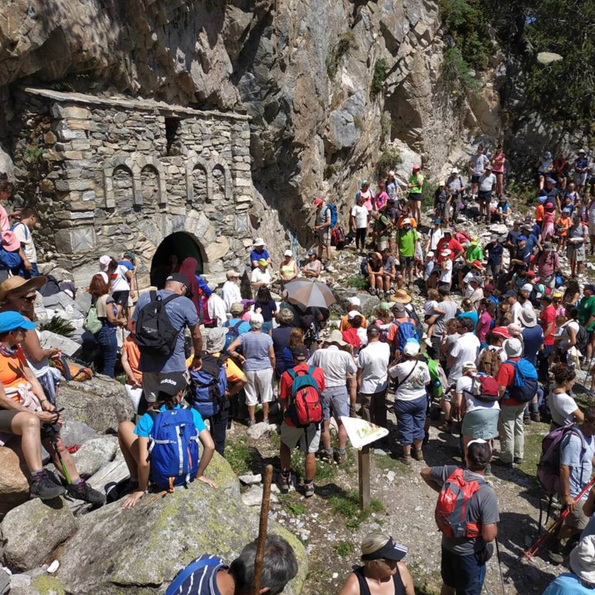 Montañeros y montañeses celebran la Virgen de las Nieves en La Renclusa