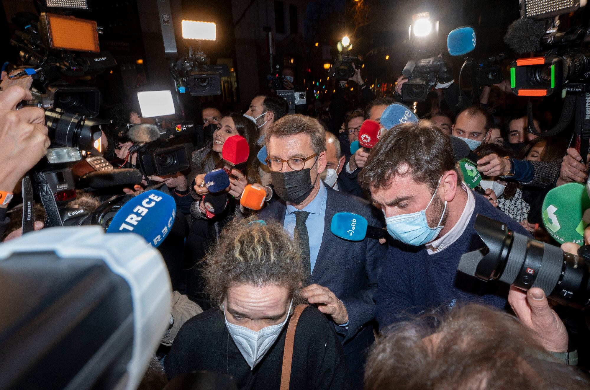 El presidente de la Xunta y líder del PP gallego, Alberto Núñez Feijóo, a su llegada a la sede de Génova