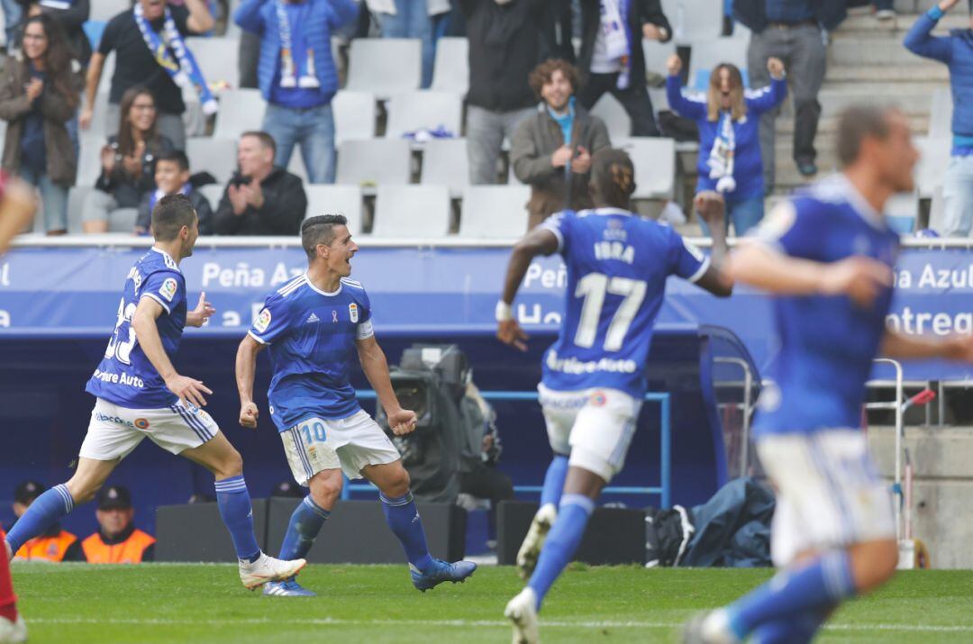 Saúl Berjón celebra junto a sus compañeoros el gol de la victoria ante Osasuna.