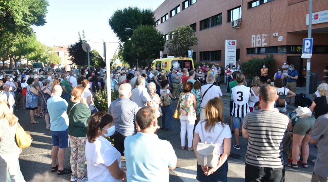 Concentración frente al Centro de Salud de Colmenar Viejo