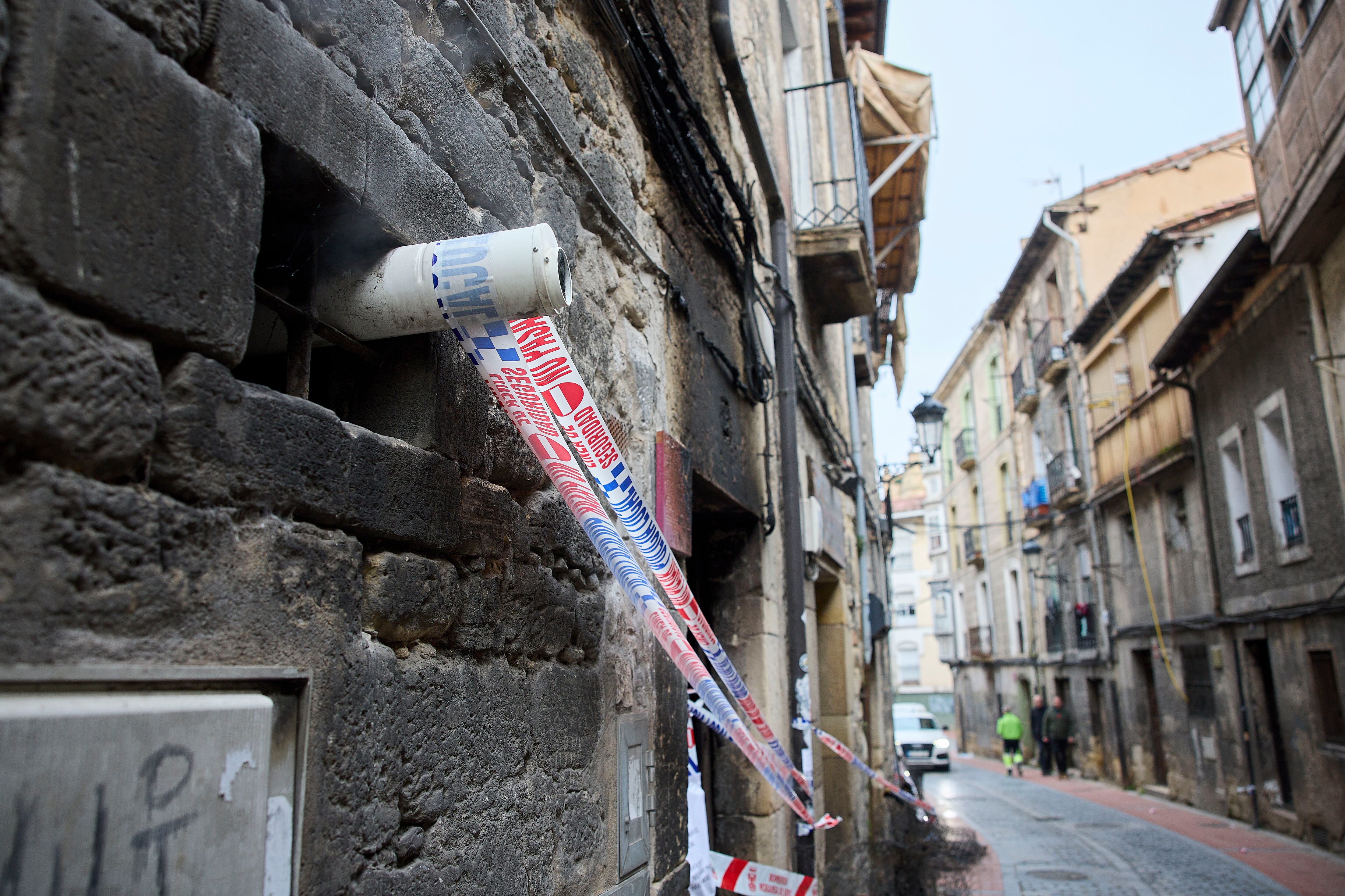 Tres personas han muerto y otras cuatro han resultado heridas, dos de ellas menores de 7 y 11 años, en un incendio en un edificio de Miranda de Ebro (Burgos).