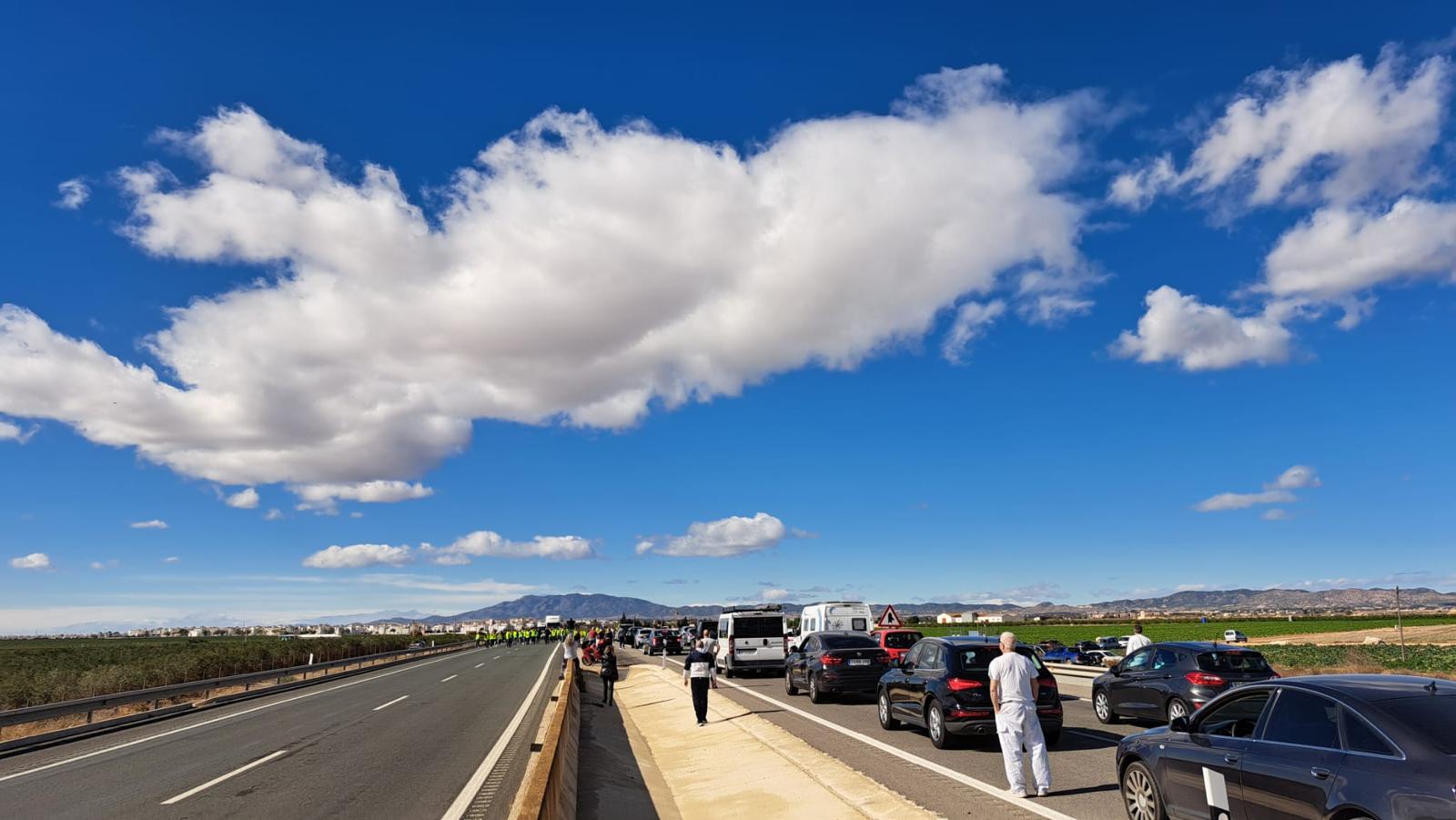 Corte de tráfico en Balsicas