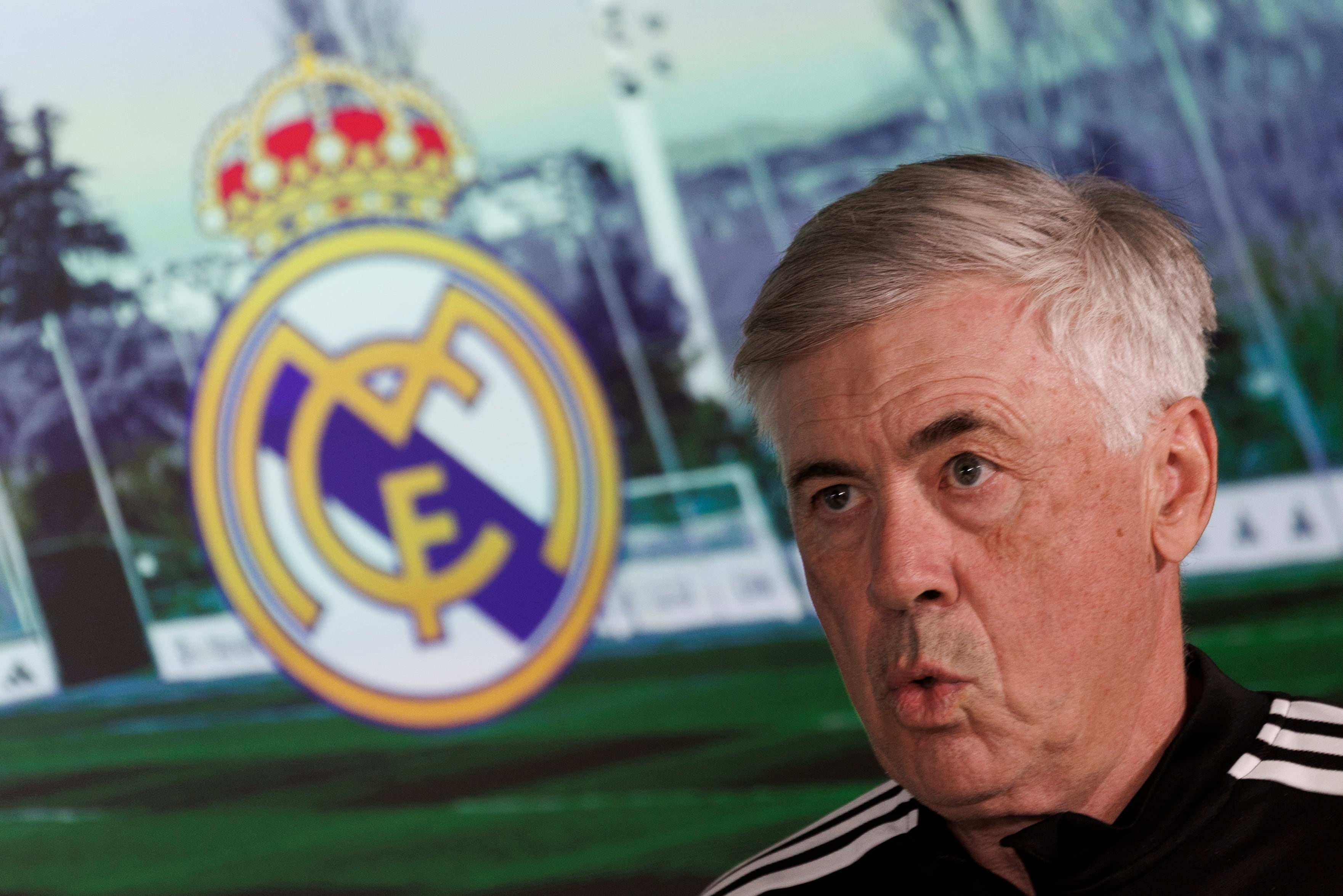 El entrenador del Real Madrid, Carlo Ancelotti, durante la rueda de prensa posterior al entrenamiento en la CIudad Deportiva de Valdebebas en Madrid. EFE/Sergio Pérez