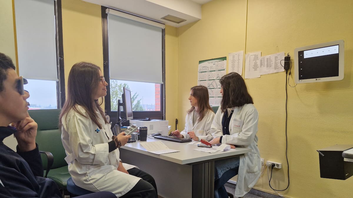 El hospital del Bierzo atiende la primera consulta oftalmopediátrica de Castilla y León