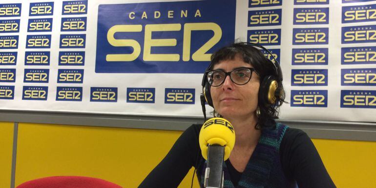 Marta Llorens, als estudis de Ràdio Reus, aquest dijous al migdia.