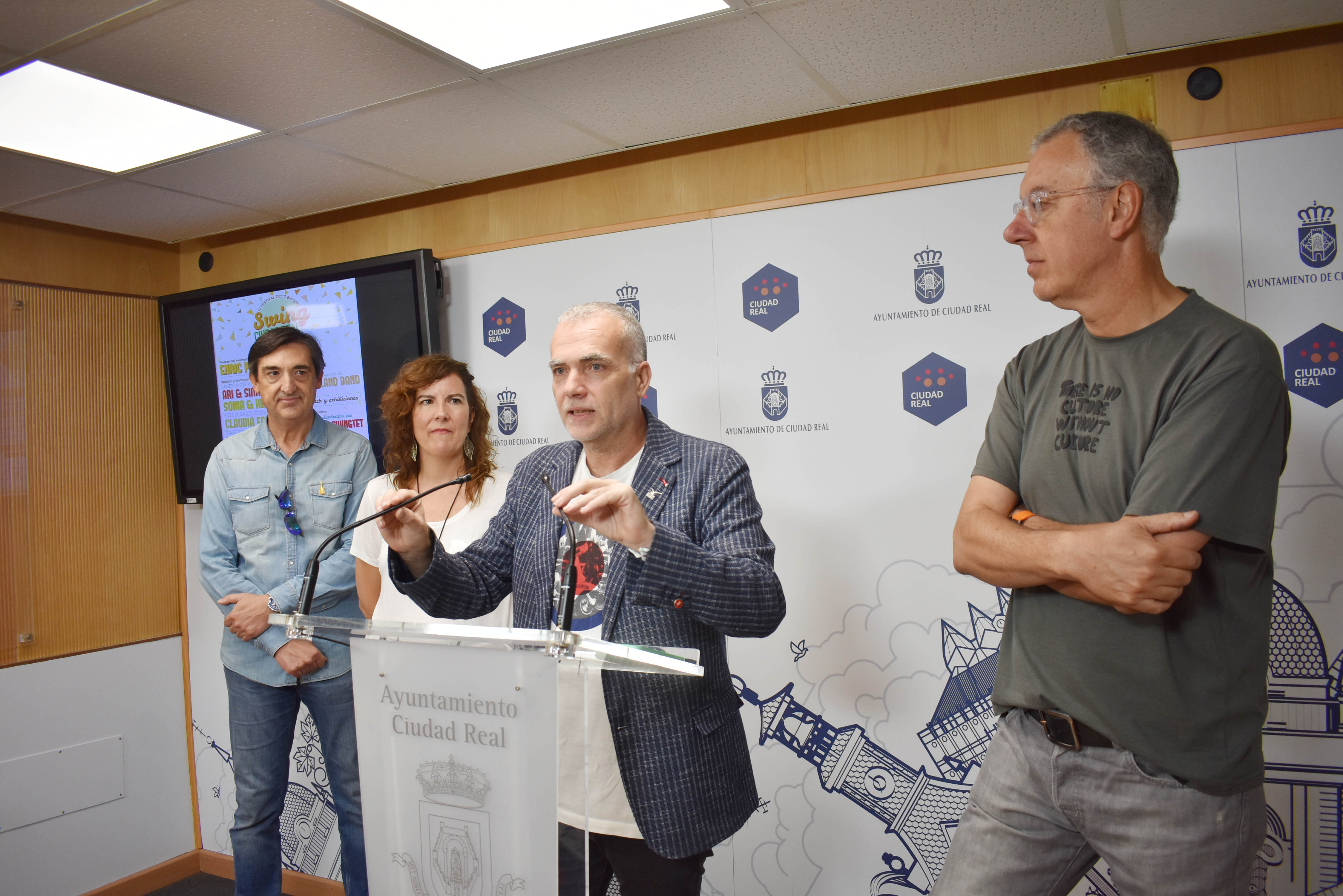 Nacho Sánchez, concejal de Cultura;  Celia Naharro ( Asociación Swing Ciudad Real), Chema Gallego ( Real Jazz) y Antonio García Calero ( Universijazz) en la presentación de &#039;Octubre es Jazz&#039;