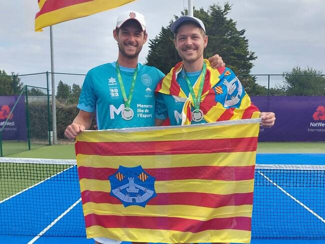 Els tennistes menorquins van ser molt a prop de conquerir el títol a Guernsey.