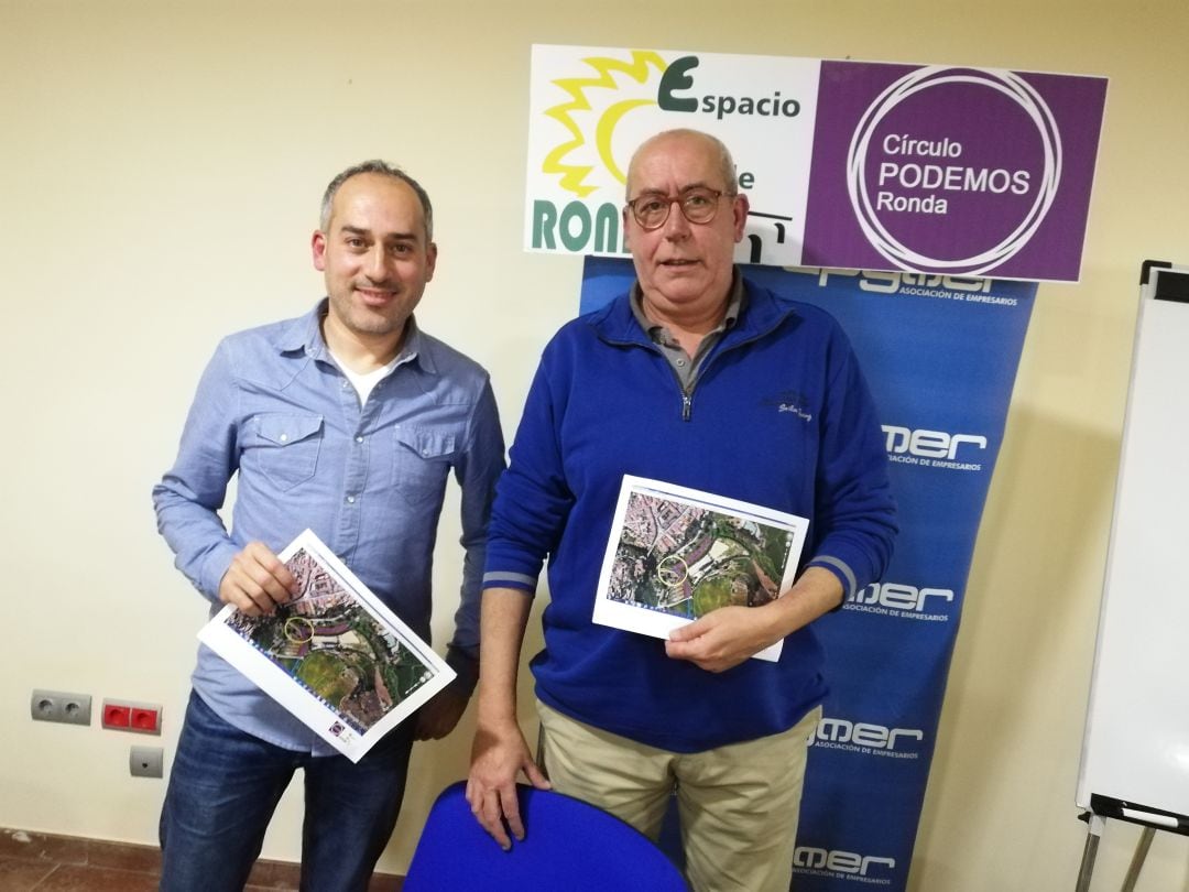 Los portavoces de Podemos Ronda, Raúl Cordero,y Espacio Verde, Manuel Ramírez