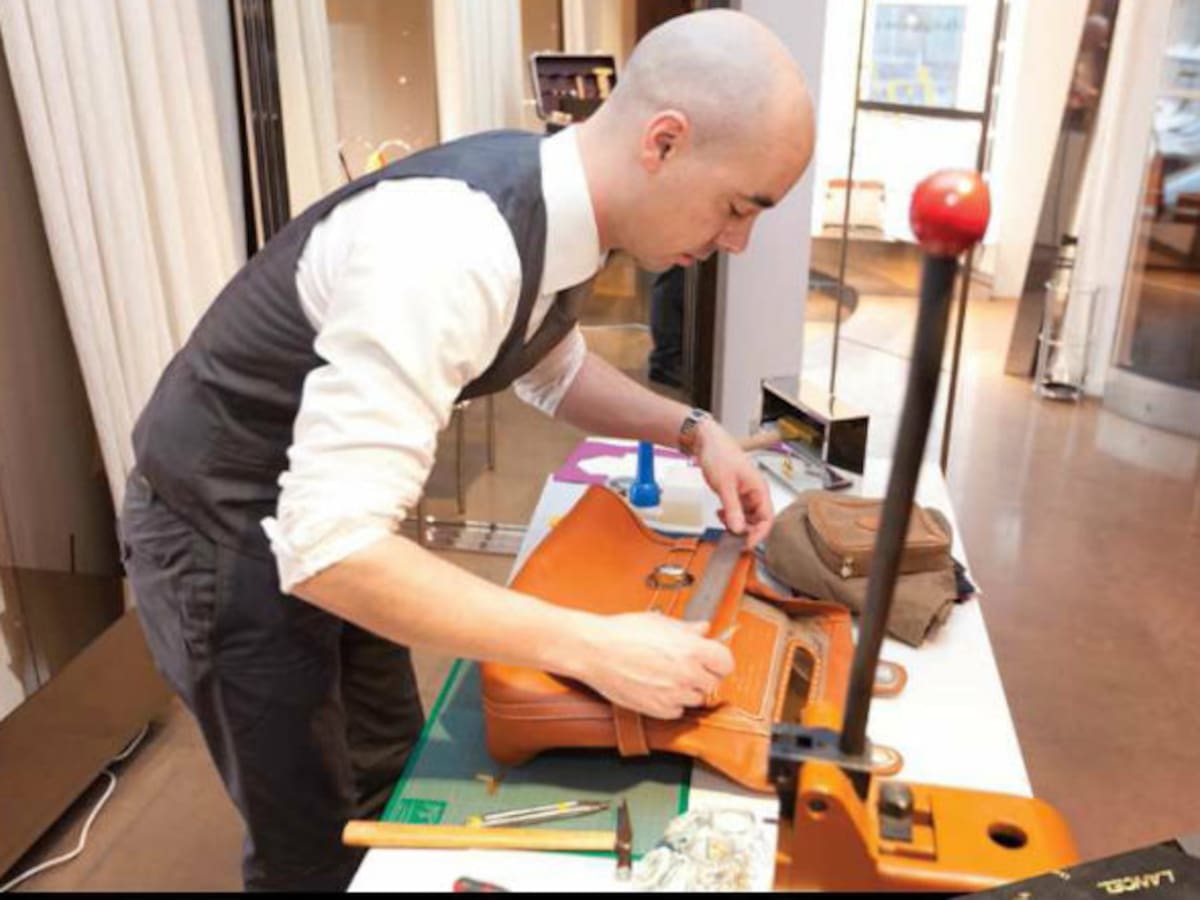 Lancel, un clásico en la fabricación de bolsos, te ofrece la personalización como complemento