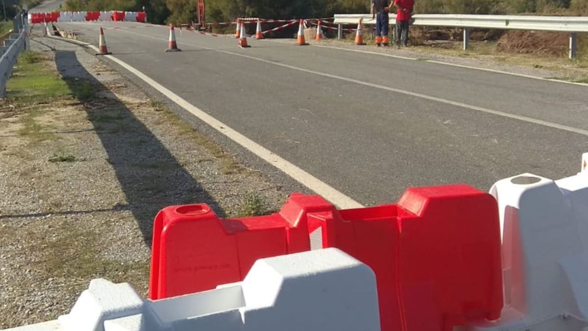 Los vecinos, en pie de guerra por el aislamiento, piden un paso alternativo por el río Baza