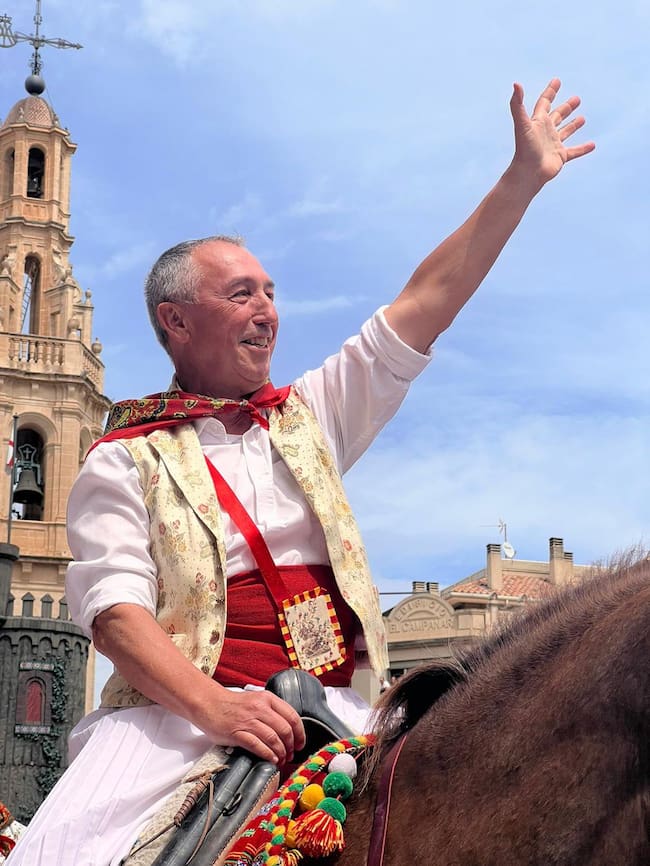 Joan Baldoví en la Entrada de Alcoy