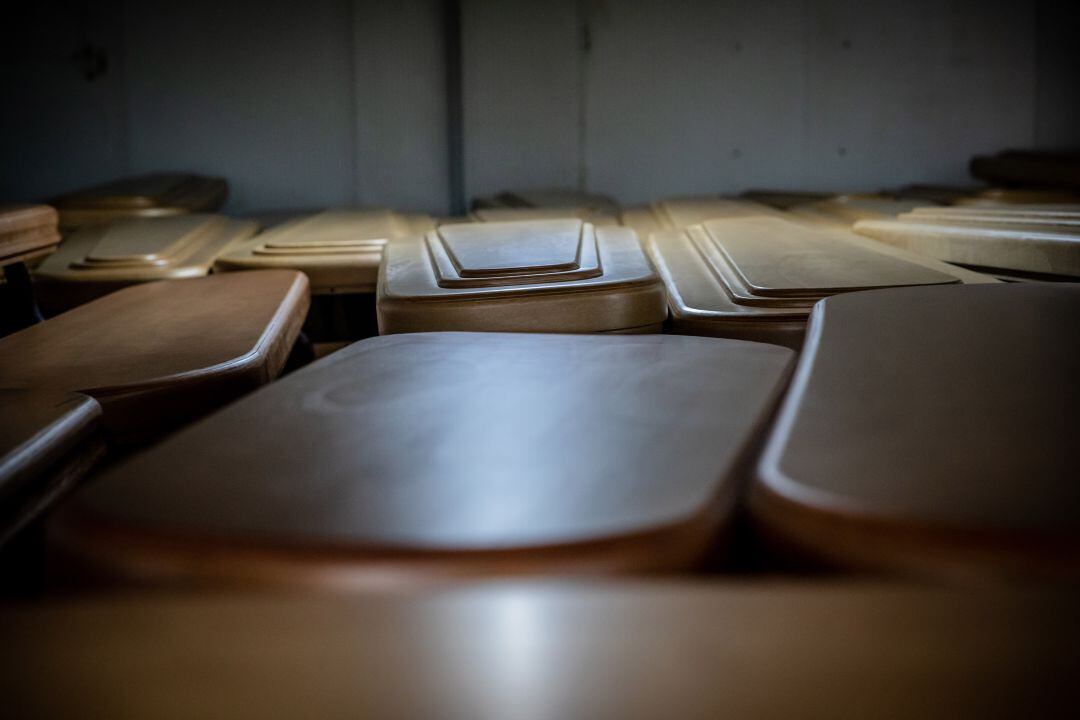 Ataúdes en una sala durante la pandemia. 