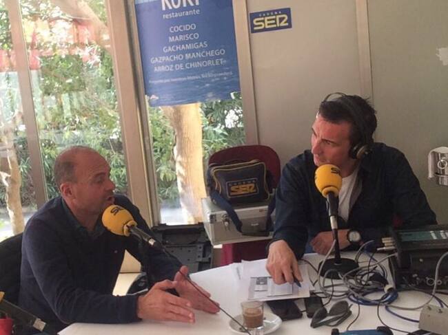 El entrenador del Hércules CF, Vicente Mir, junto a Pedro Vera en Ser Deportivos Alicante