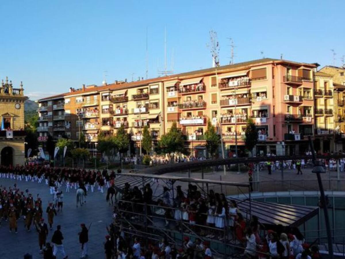 Irun mantiene dos alardes en el 20 aniversario del desfile mixto
