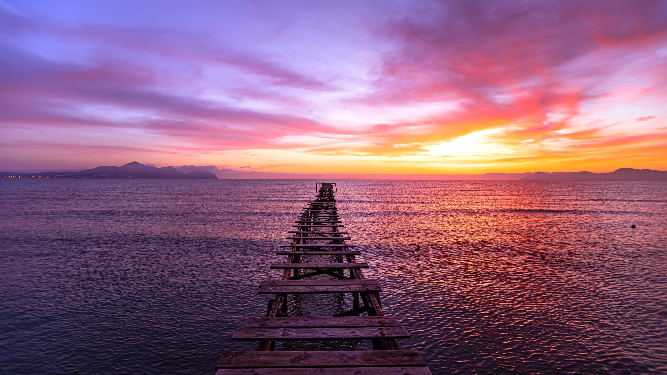 Puesta de sol en la playa de Muro, Mallorca.