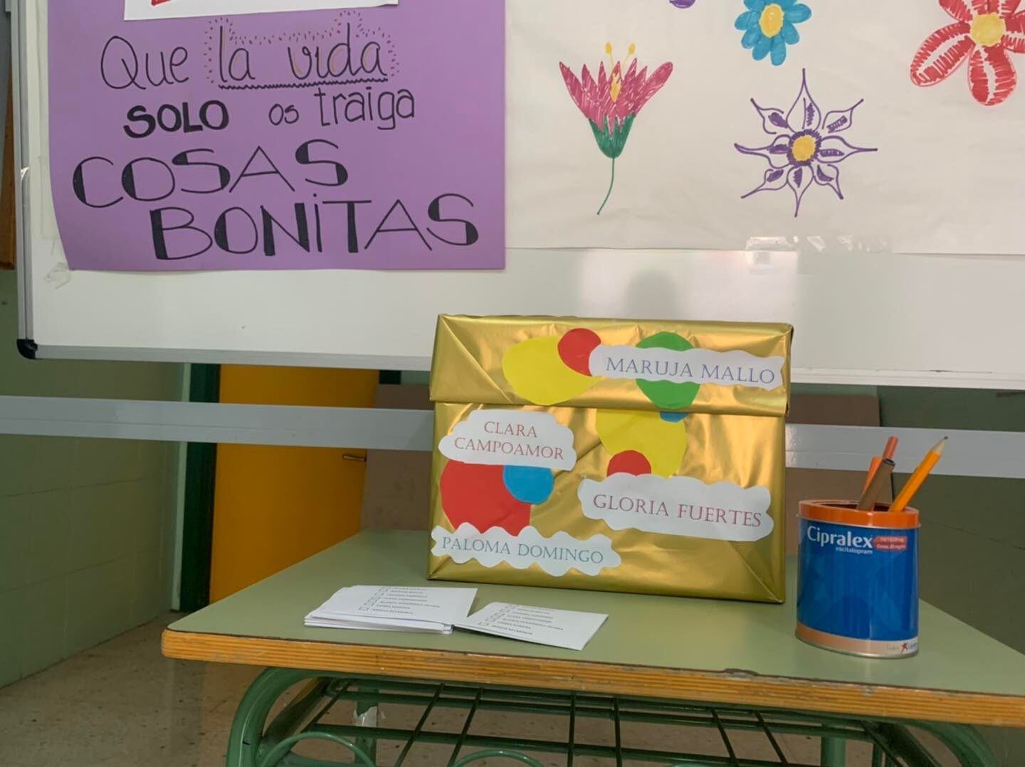 Urnas para las votaciones en el CEIP Menéndez Pelayo de Puertollano