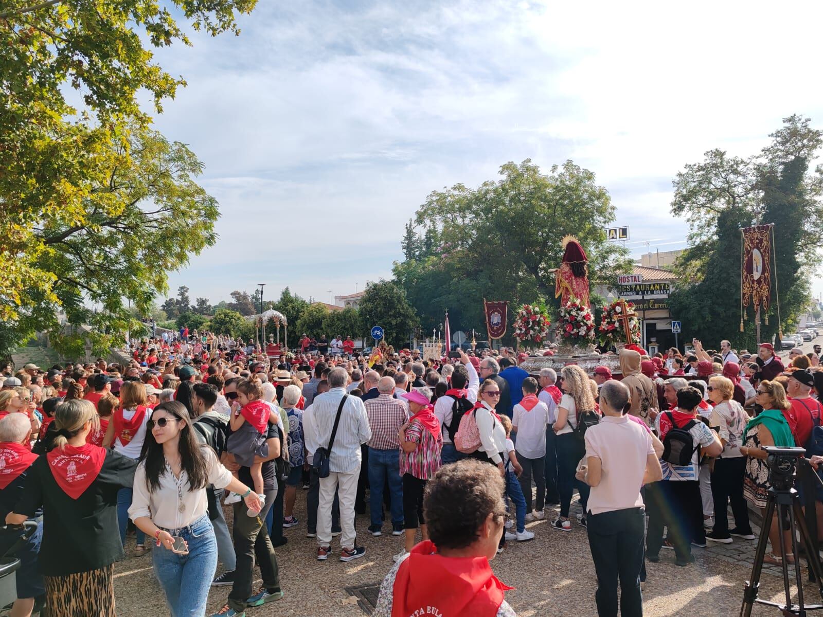 La reliquia de la Mártir y la imagen de Santa Eulalia de Mérida, llegada de Totana se encuentran en el Puente Romano emeritense