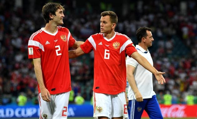 Mario Fernandes junto a Cheryshev