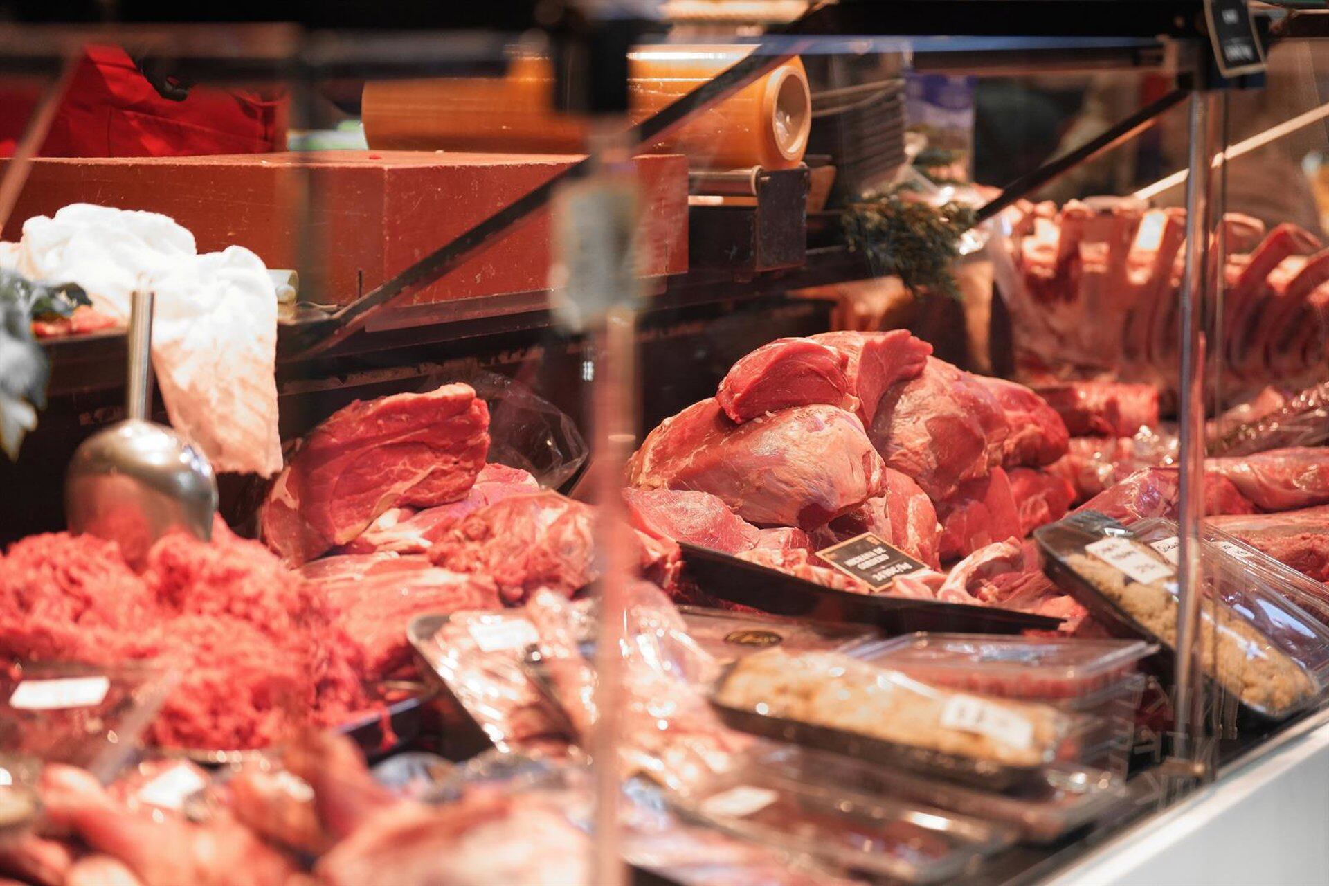 Detalle de una carnicería, en el Mercado de la Boquería, a 23 de diciembre
