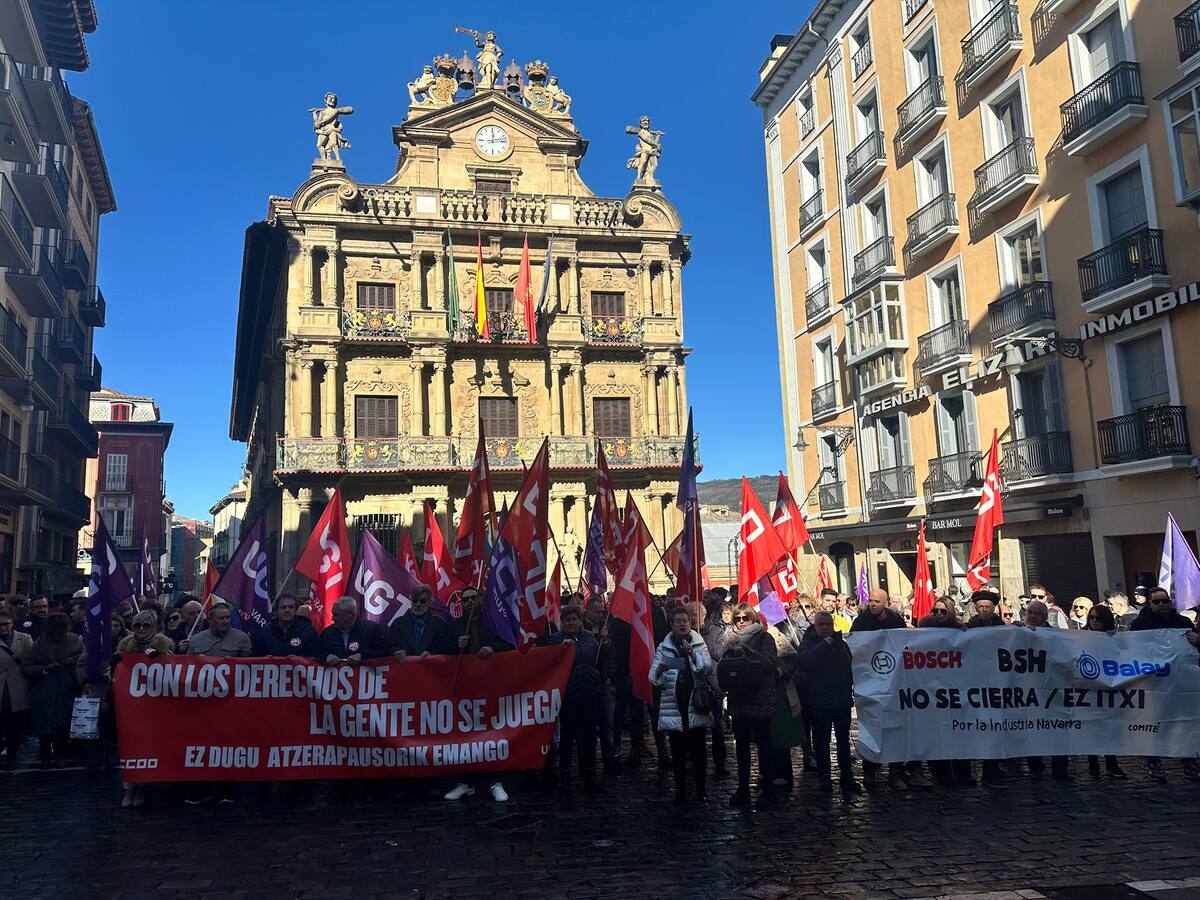 UGT y CCOO denuncian en Pamplona el “uso oportunista de los derechos sociales”