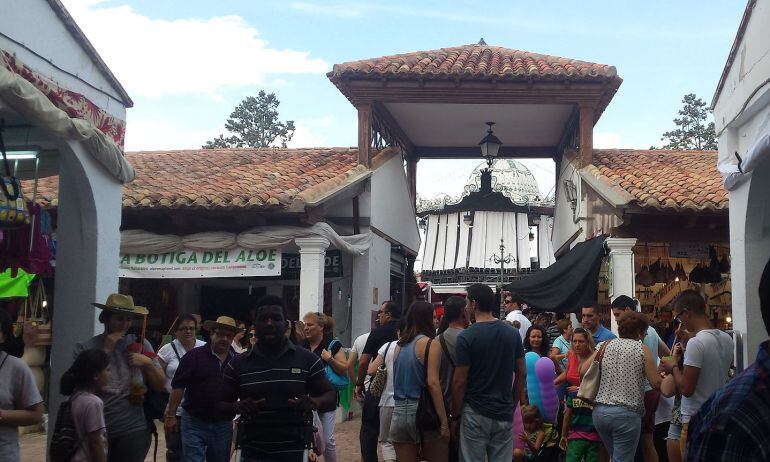 Ayuntamiento y hosteleros pedirán a los feriantes que sean más incisivos con la basura que generan en la Feria