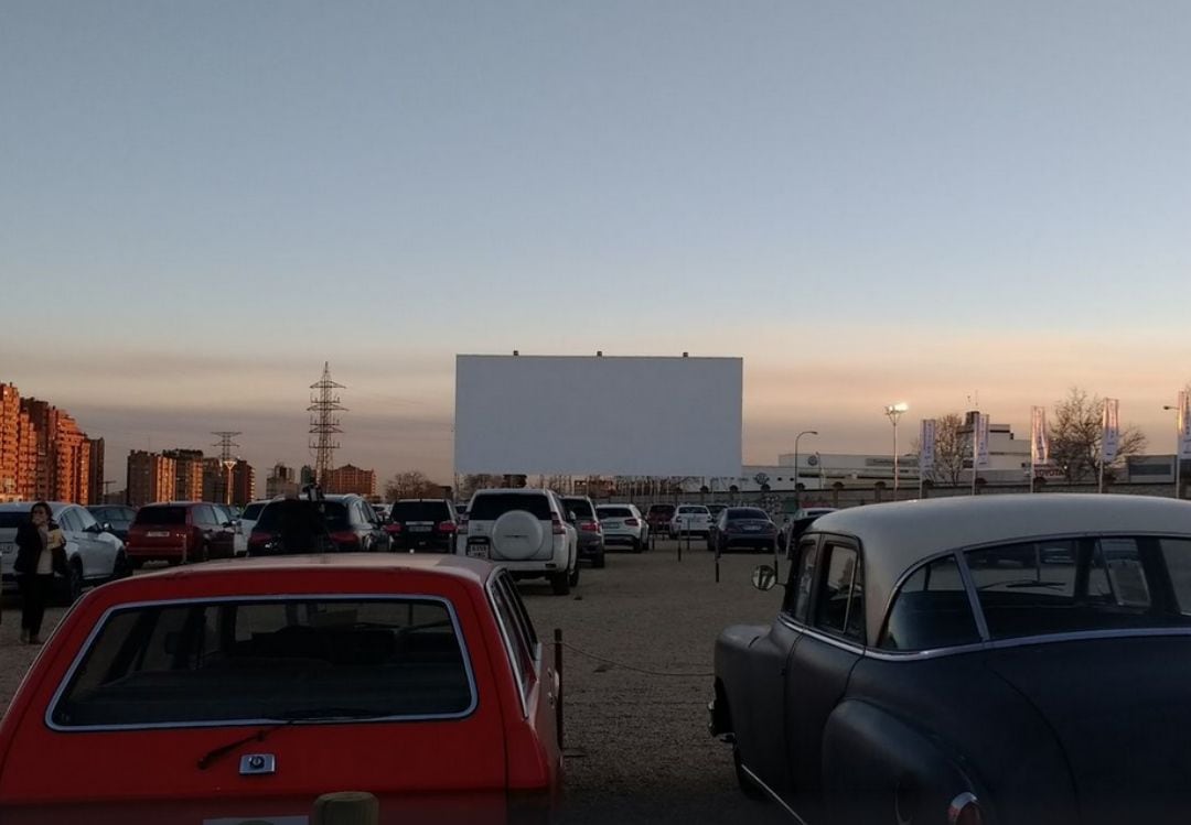 Imagen de la inauguración del autocine RACE de Madrid