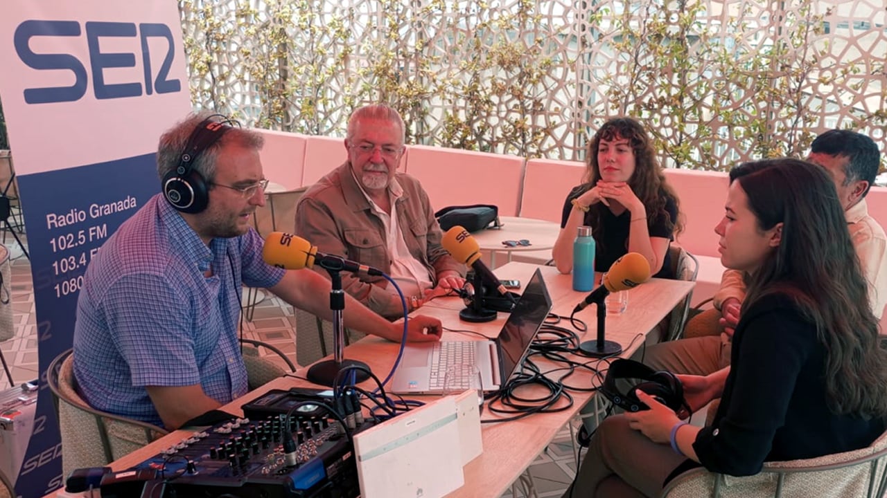 Jaime Bedmar presenta uno de los programas de &quot;Hoy por Hoy Granada&quot; que emitimos en directo dentro de nuestra gira por nuestro 90 aniversario