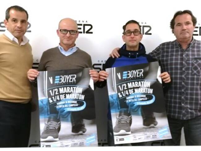 Juan Carlos Requena y Juan López (ambos en el centro) vicepresidente y presidente, respectivamente, del Club Running El Campello