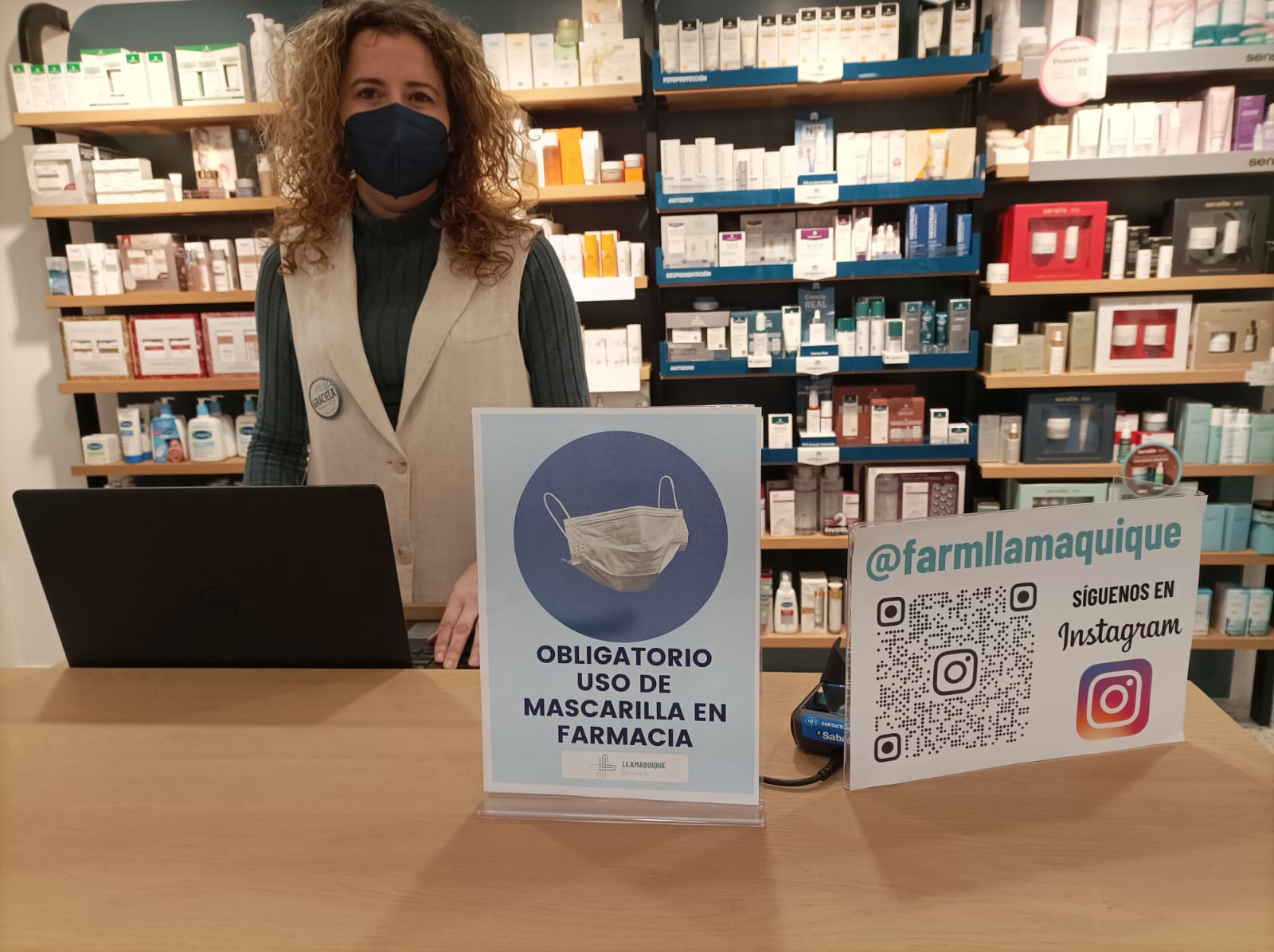 Graciela Morán, de la Farmacia Llamaquique, en Oviedo.