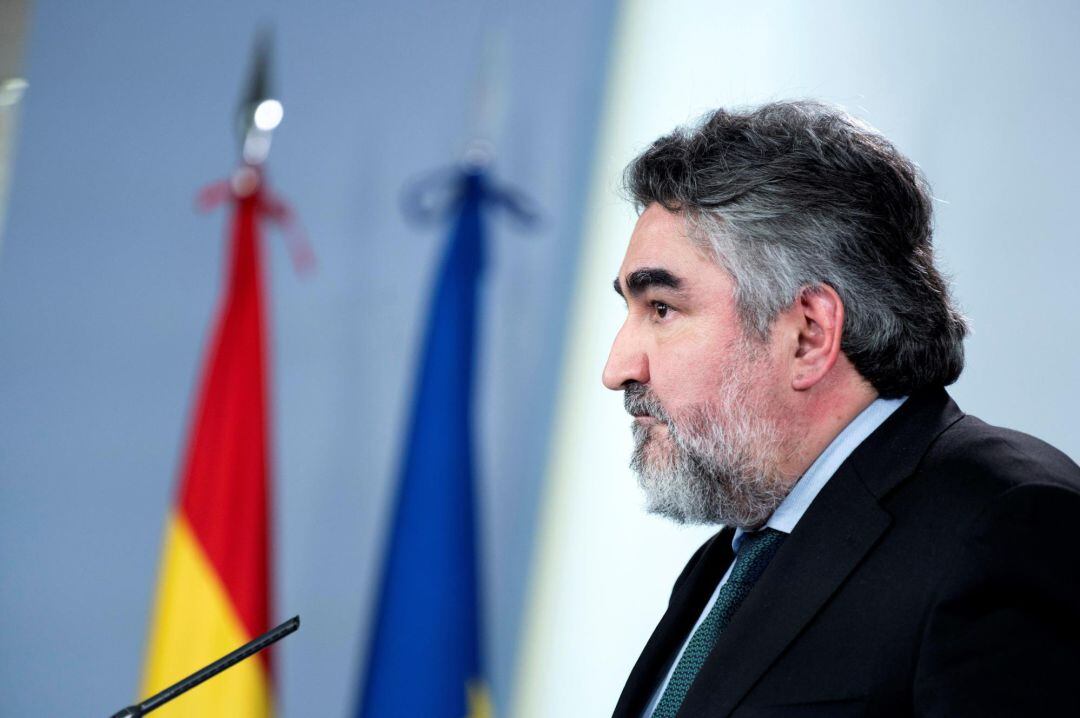 Fotografía facilitada por Moncloa del ministro de Cultura, José Manuel Rodríguez Uribes, durante la rueda de prensa ofrecida este martes en el Palacio de la Moncloa