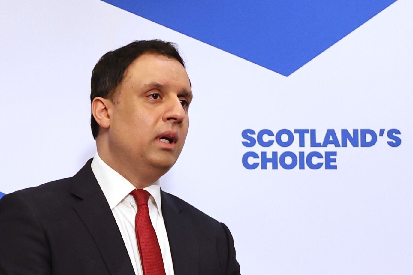 El líder de los laboristas de Escocia, Anas Sarwar, ha pedido la dimisión de Starmer tras el escándalo Mandelson-Epstein.