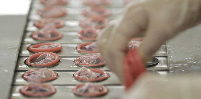 Fábrica de preservativos en Japón. 