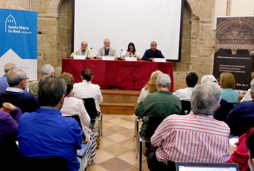 113 personas asisten a las jornadas, centradas en el análisis de las técnicas e instrumentos de publicidad en los monasterios medievales