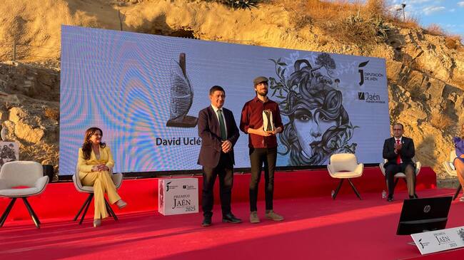 David Uclés recibe su premio