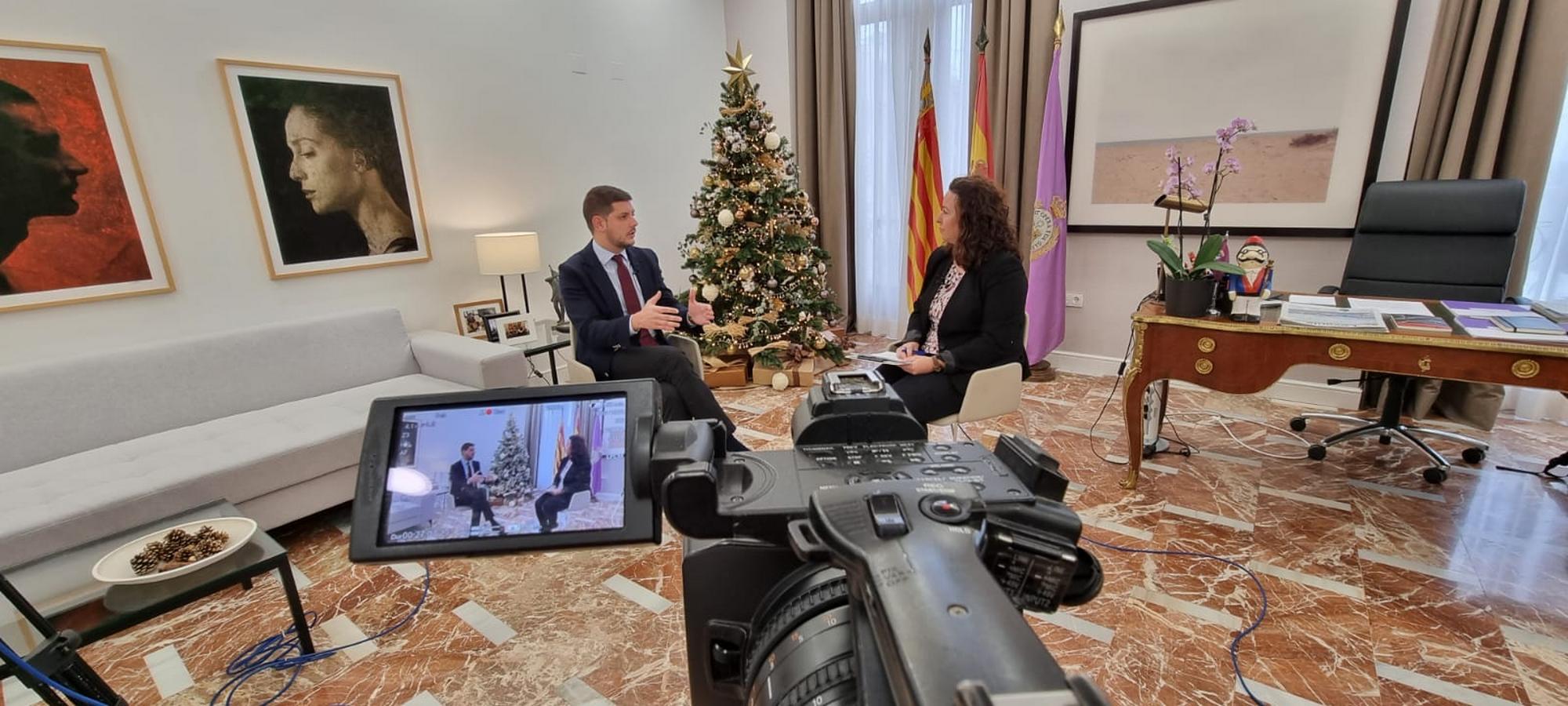 El alcalde Prieto durante la entrevista