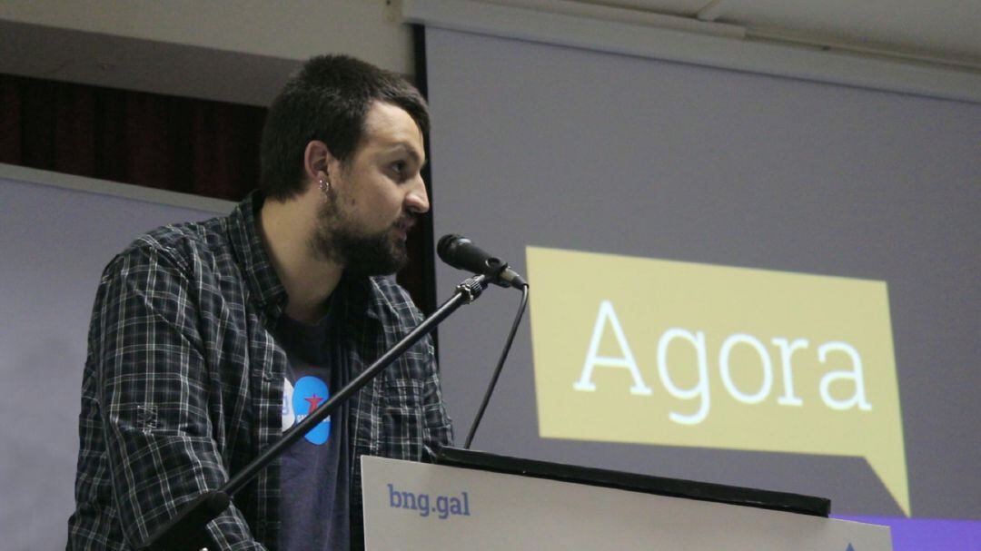 André Vidal, candidato al Senado por Pontevedra, durante un acto del BNG. 