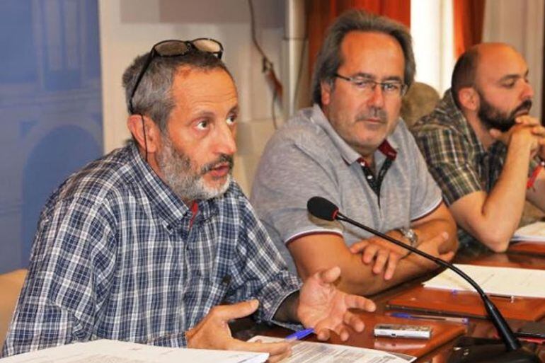 El Concejal de Obras, Urbanismo y Medio Ambiente del Ayuntamiento de Zamora, Romualdo Fernández, interviene en una rueda de prensa