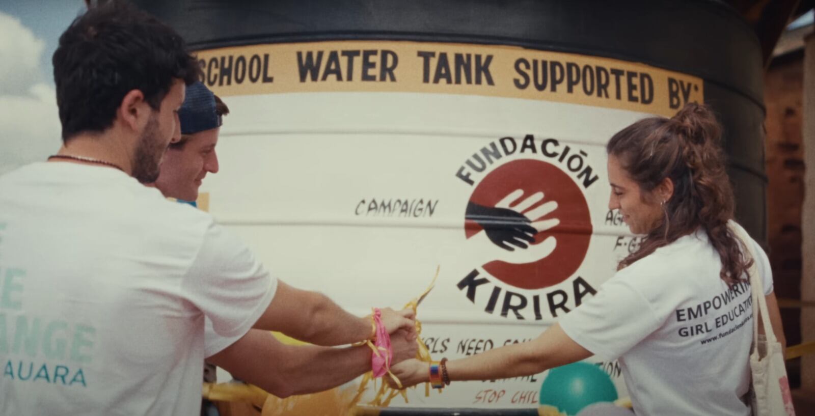 Sebastián Yatra durante el videoclip