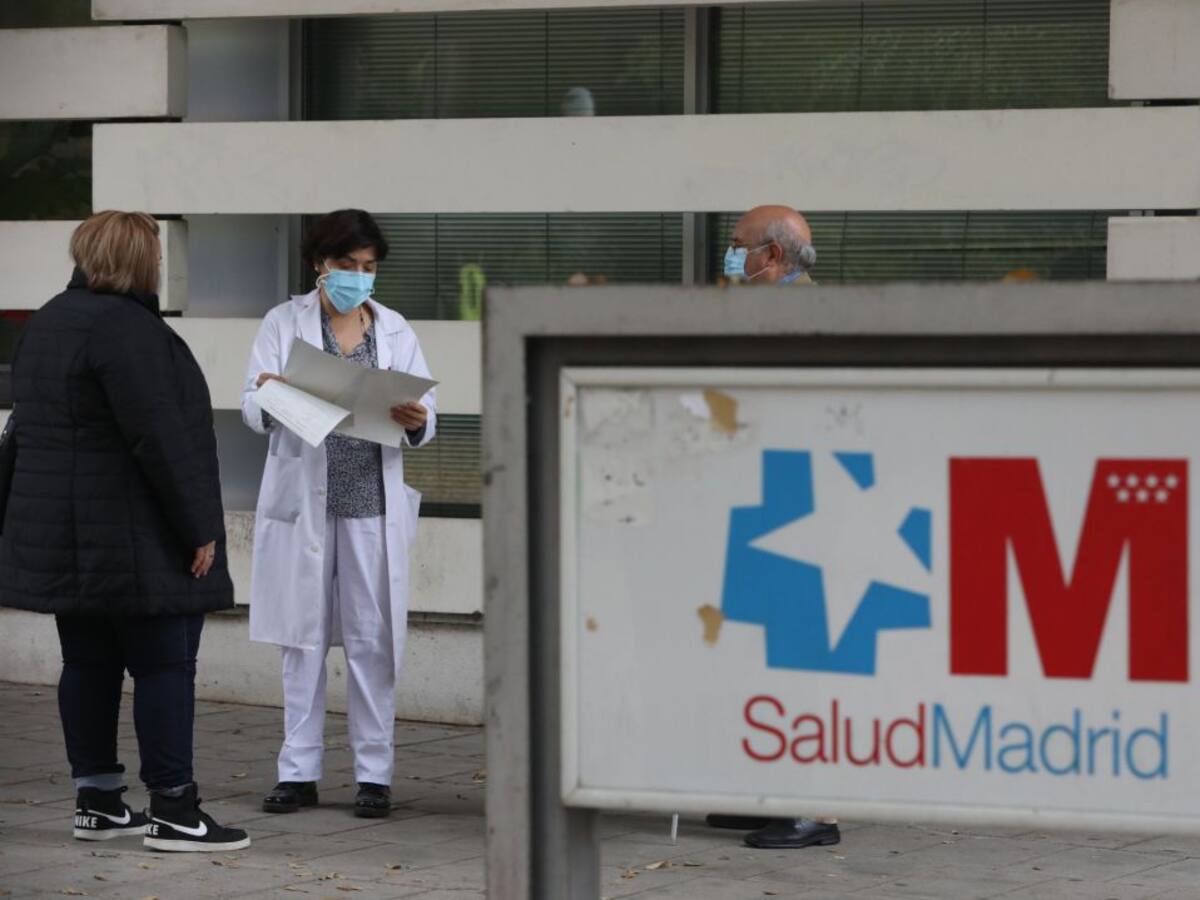 Madrid aconseja no reunirse con no convivientes en el toque de queda y amplía las restricciones a más zonas