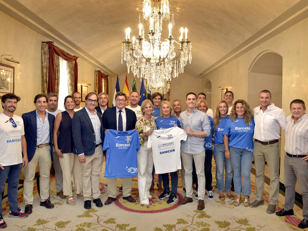 El Ayuntamiento reconoce los éxitos deportivos del Jerez Natación Máster