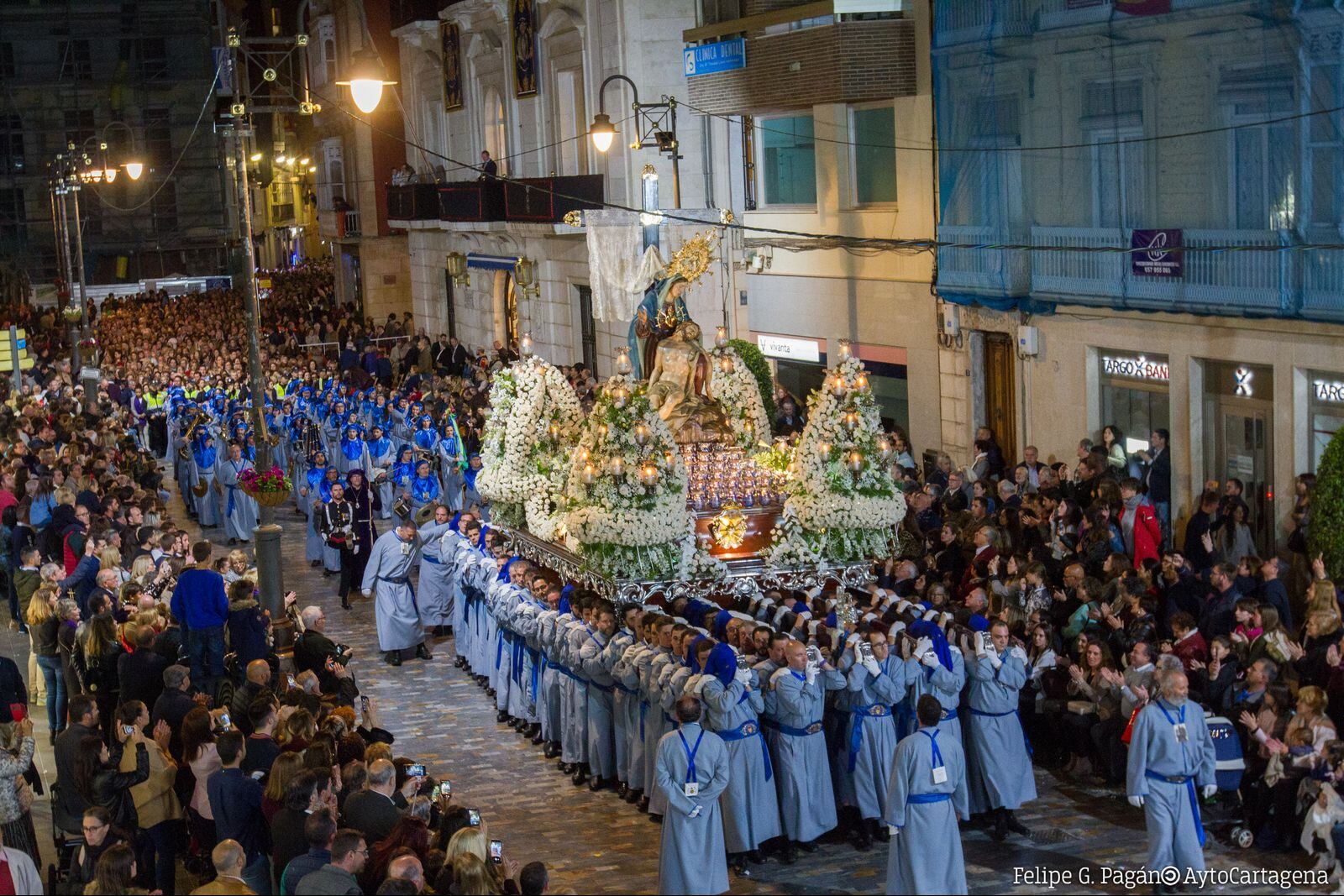 &quot;La Madre sale a la calle, y los hijos salen con ella&quot;: Lunes Santo en Cartagena y las promesas de la Virgen de la Piedad