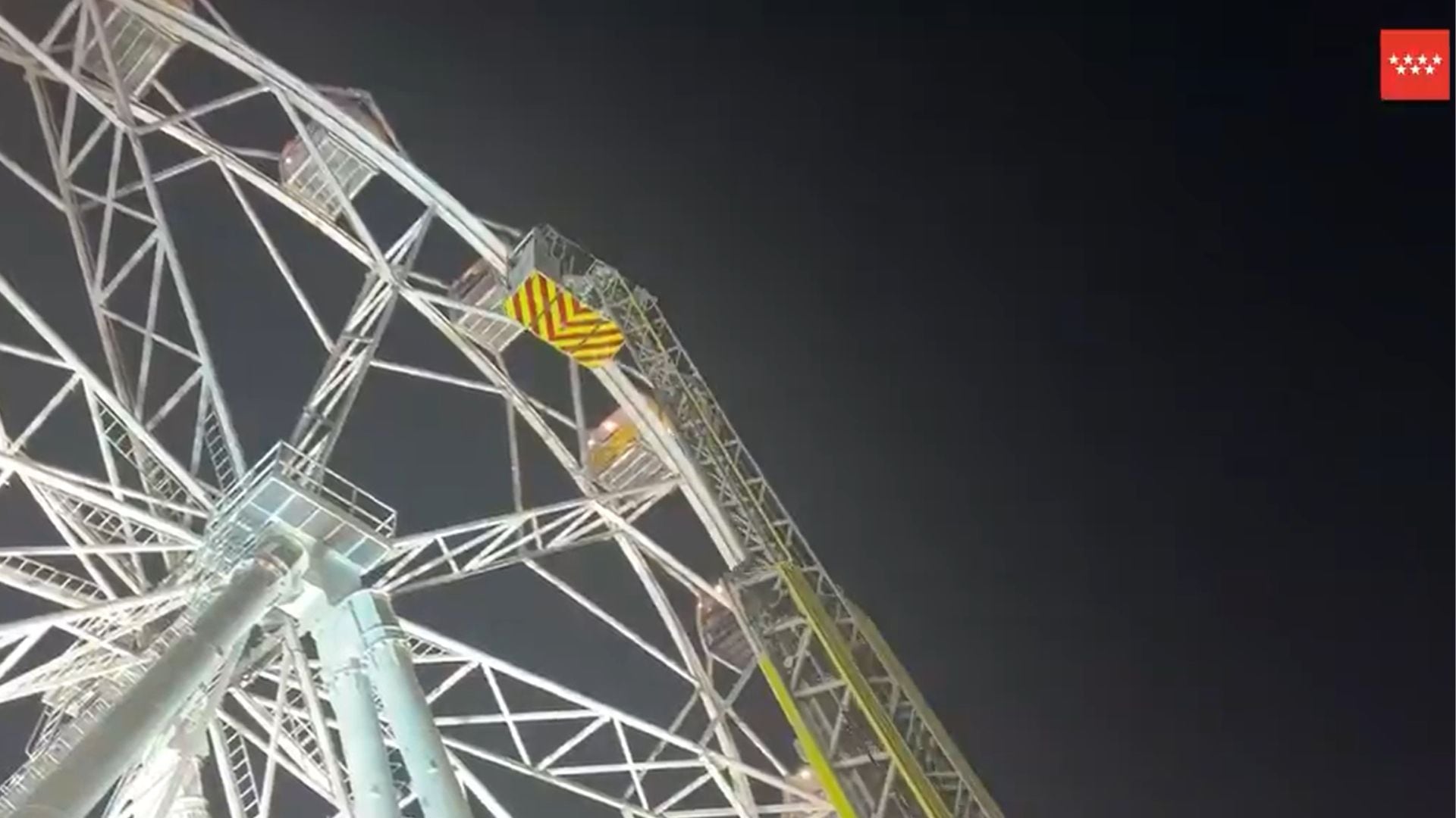 Casi una veintena de personas quedaron atrapadas en la noria del parque Mágicas Navidades de Torrejón.