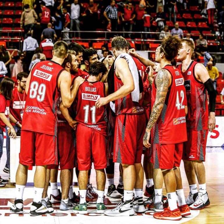 Los jugadores del Tecnyconta celebran la victoria en el partido con el Guaros de Lara
