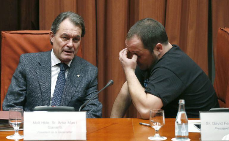 El presidente de la Generalitat, Artur Mas, junto al presidente de la comisión de investigación del caso Jordi Pujol en el Parlament