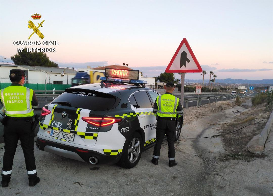 Cazan a un conductor por conducir a 218 kilómetros por hora por la autovía RM-15, limitada a 120