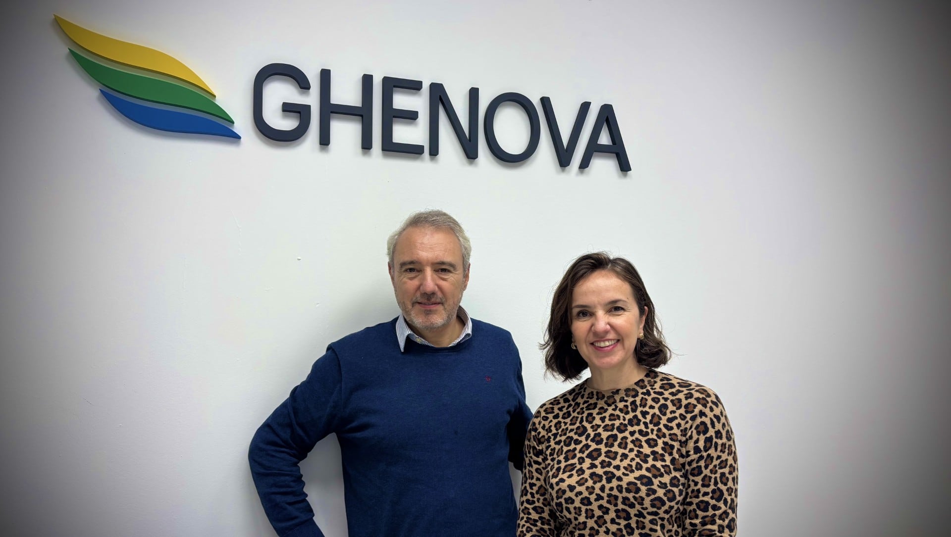 Cristina Cuervas, Directora de Comunicación de Ghenova y Mateo Herrasti,  director de la planta de El puerto de Santa María