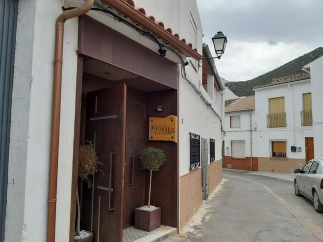 Una de las entradas al Asador Torre de Gallarín